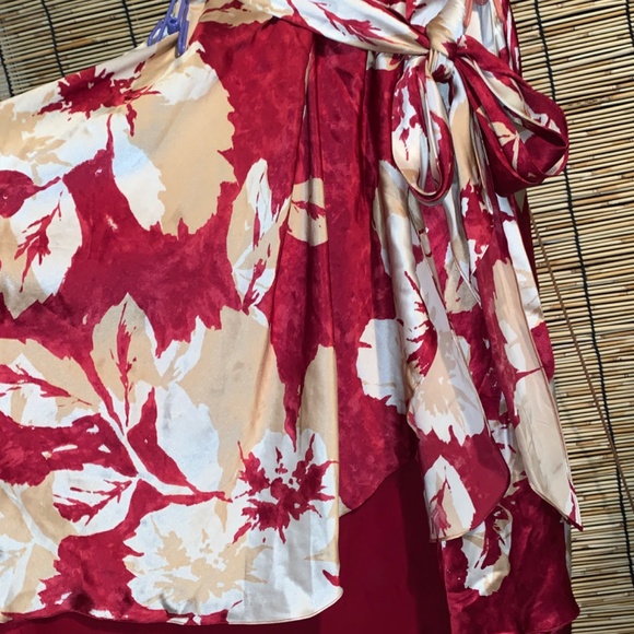 Gorgeous 100% silk red floral wrap dress - Picture 3 of 7